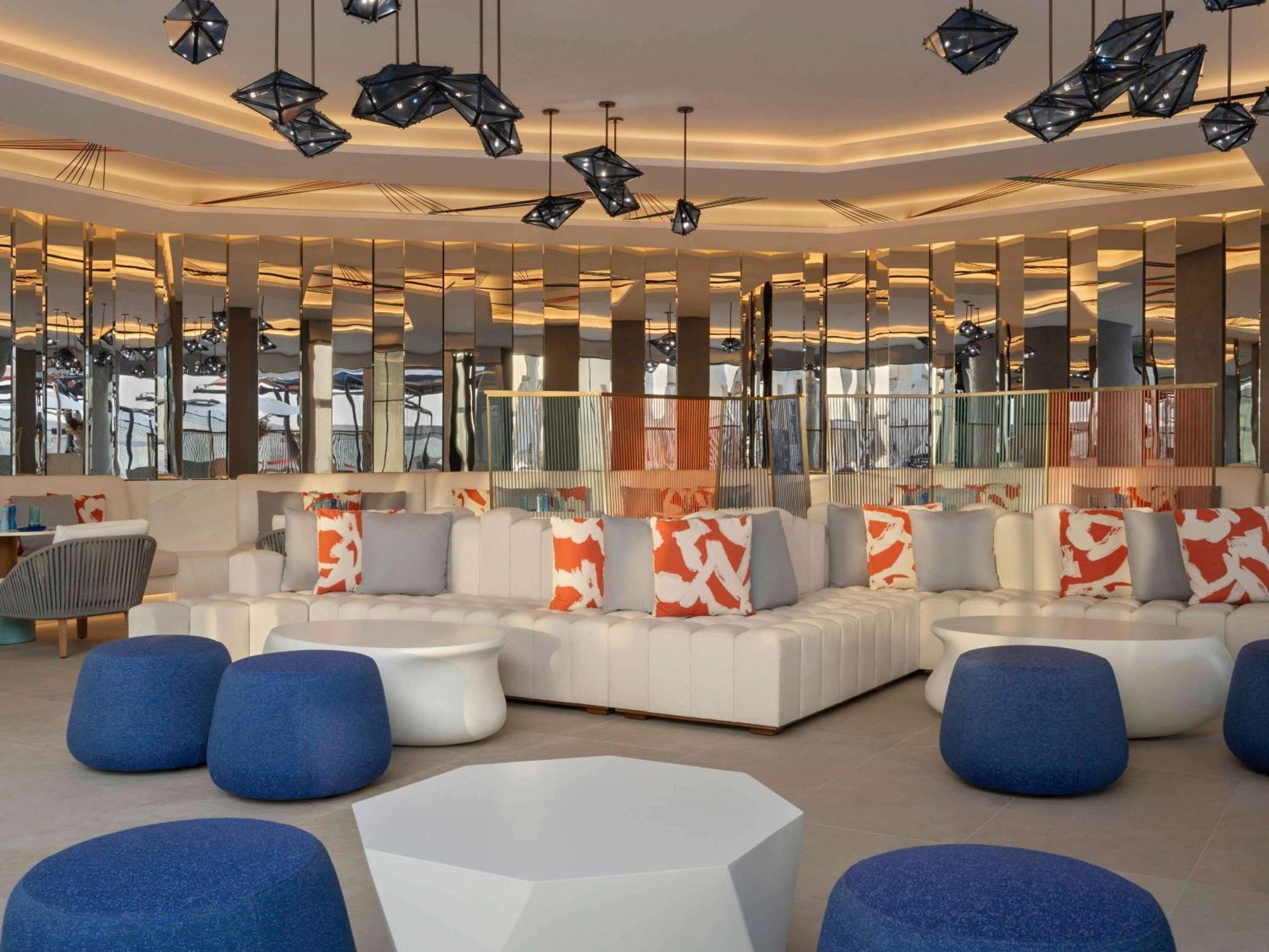מלון So/ Uptown דובאי מראה חיצוני תמונה The lounge at the airport