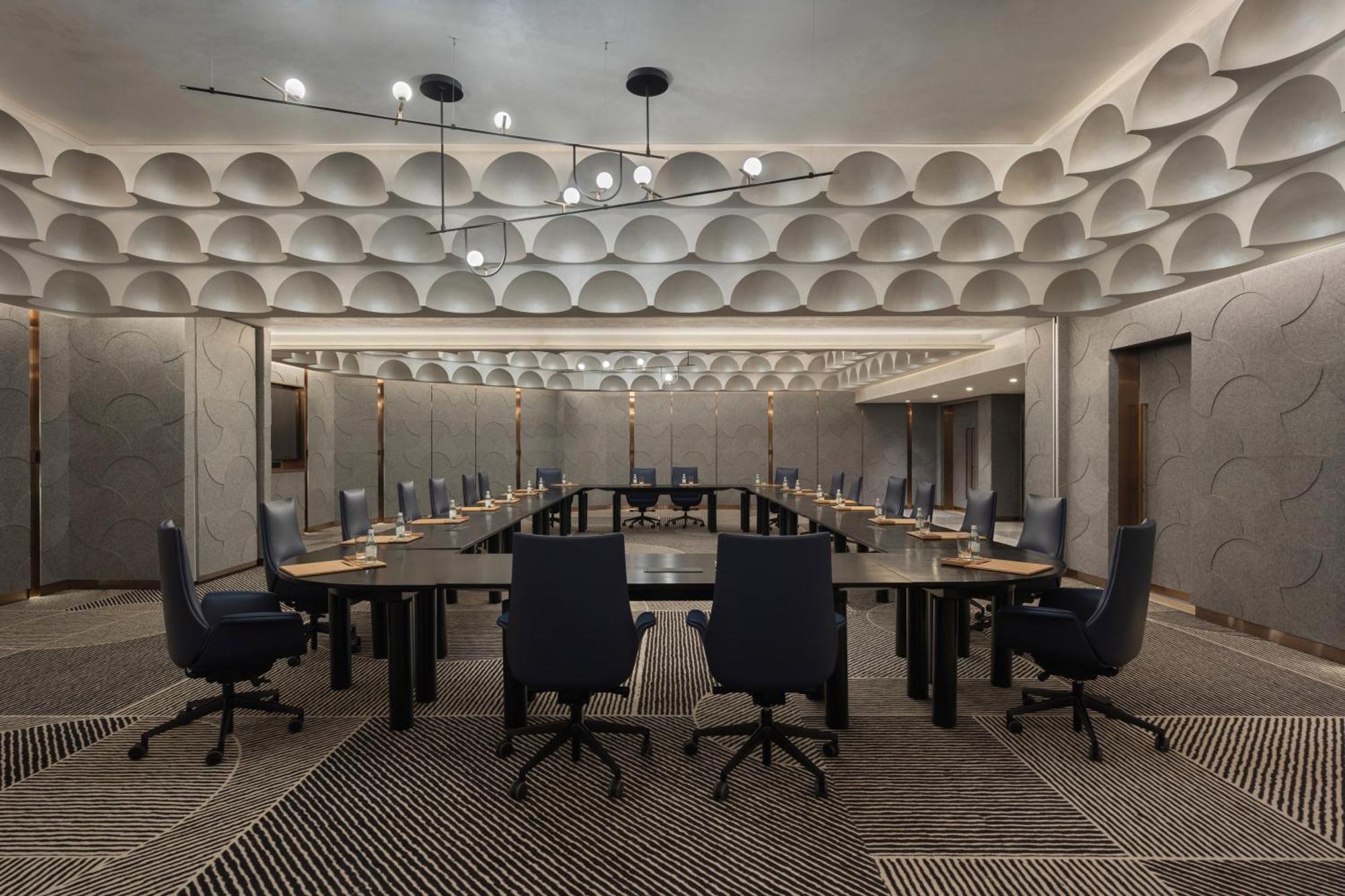 מלון So/ Uptown דובאי מראה חיצוני תמונה The meeting room of the Federal Council