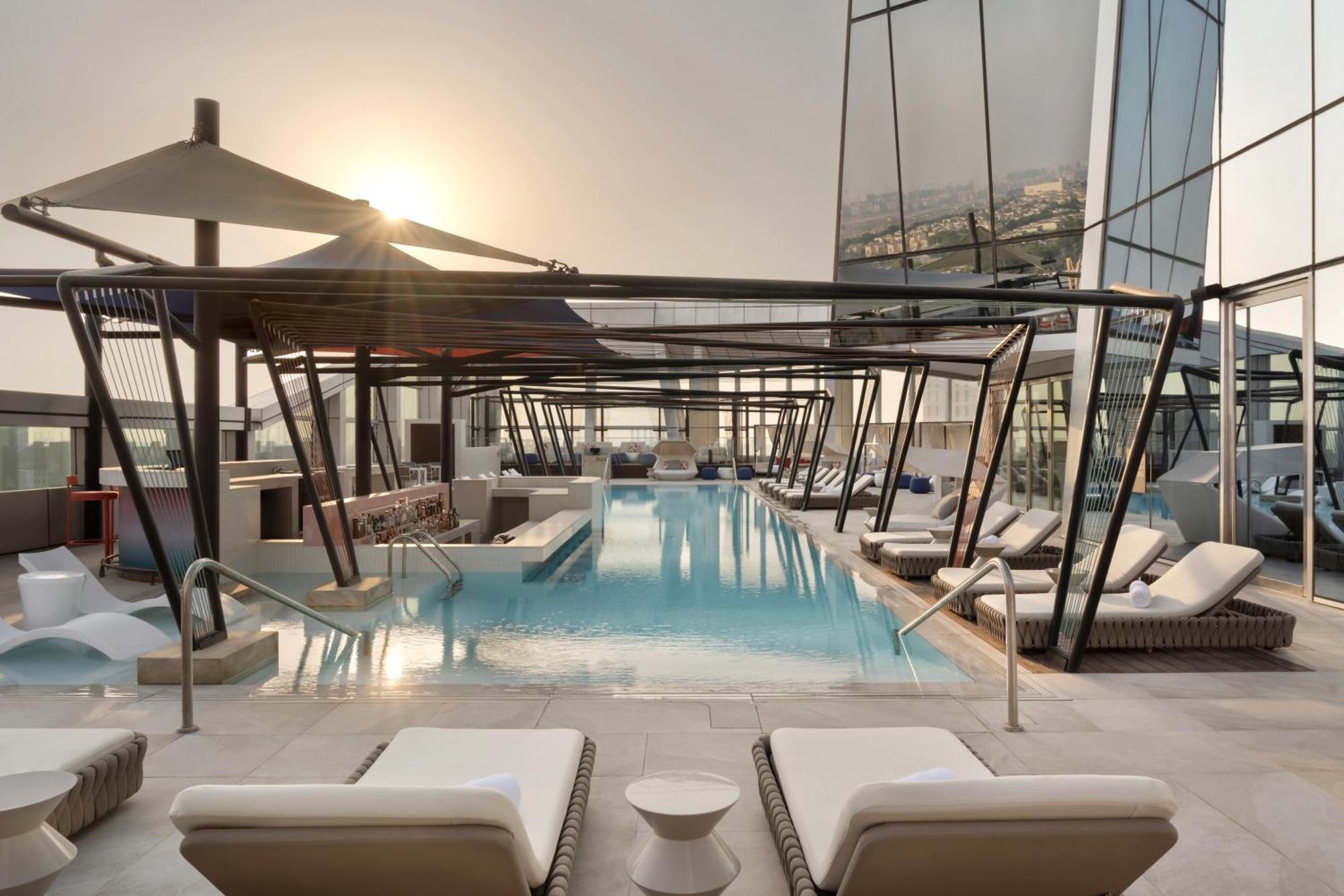 מלון So/ Uptown דובאי מראה חיצוני תמונה The rooftop pool at the hotel